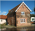 Cottage by the pond in Mulbarton