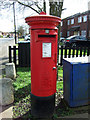 Elizabeth II postbox on Wigston Road