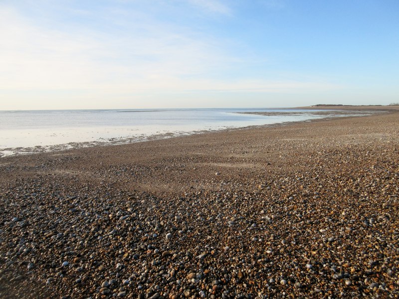 Shingle beach © Peter Holmes :: Geograph Britain and Ireland