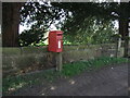 SK0917 : Elizabeth II postbox, Pipe Ridware by JThomas