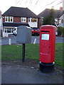 Elizabeth II postbox on Comberford Road, Tamworth