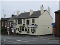 SO8987 : The Queens Head by Stephen Rogerson