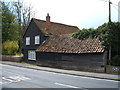 Clapboard house on Harwich Road (B1414), Little Oakley