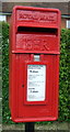 Close up, Elizabeth II postbox on Thorpe Road, Weeley