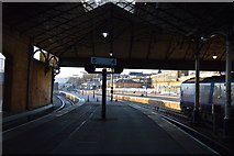 TA0388 : Platform 4 & 5, Scarborough Station by N Chadwick