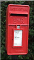 TF9800 : Close up, Elizabeth II postbox on Norwich Road, Scoulton by JThomas