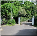 Public footpath between two gates, Incline Lane, Henllys, Cwmbran