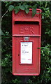 Close up, Elizabeth II postbox on the B1051, Great Sampford