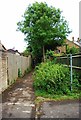 SP3609 : Public footpath from Blakes Avenue, Cogges, Witney, Oxon by P L Chadwick