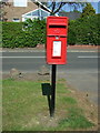 Elizabethan postbox on Linburn Road, Dunfermline