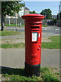 Elizabethan postbox on Castle Road, Rosyth