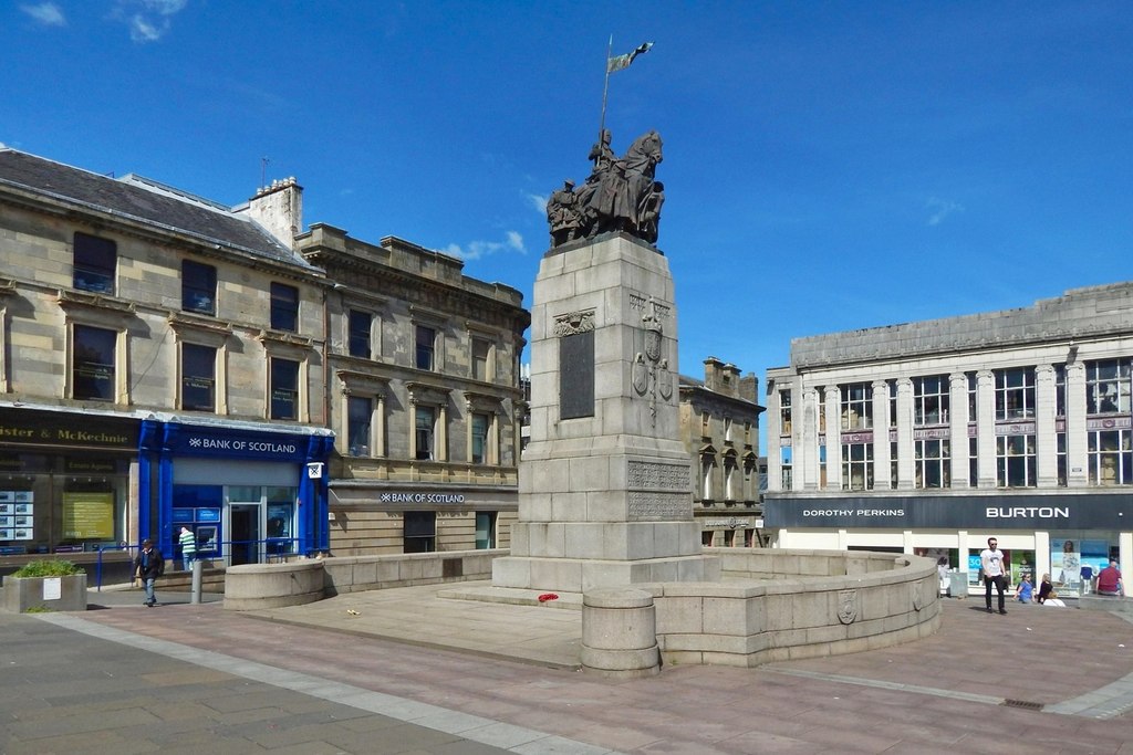 Paisley War Memorial © Lairich Rig :: Geograph Britain and Ireland