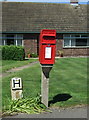 Elizabeth II postbox on Meldreth Road, Whaddon