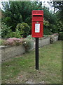 TF9502 : Elizabeth II postbox on Shipdham Road, Carbrooke by JThomas
