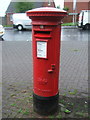 NS6464 : Elizabethan postbox on Killin Street, Shettleston by JThomas