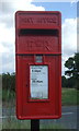 Close up, Elizabeth II postbox on Aveley Lane, Shimpling