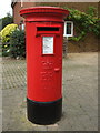 TF6424 : Elizabeth II postbox on Priory Lane, North Wootton by JThomas