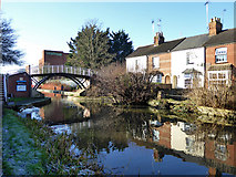 SP8213 : Bridge 19, Aylesbury Arm, Grand Union Canal by Robin Webster