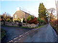 Anhedd-dy ar gyffordd / Property at a junction