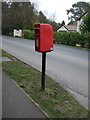 TA0027 : Elizabeth II postbox on Tranby Lane, Swanland by JThomas
