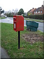 SE9928 : Elizabeth II postbox on Dale Road, Swanland by JThomas