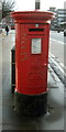 TA0929 : George V postbox on Beverley Road, Hull by JThomas