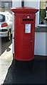 Elizabeth II postbox on High Street, Eastrington