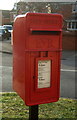 SE9426 : Close up, Elizabeth II postbox on Alder Close, Brough by JThomas