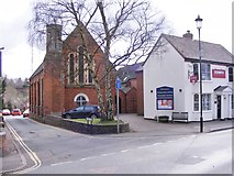SO8793 : United Reformed Church by Gordon Griffiths