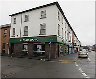 ST3288 : Lloyds Bank, Maindee, Newport by Jaggery