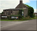 Building at the edge of Robinswood Farm, Iron Acton