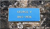 NT0077 : Plaque at Linlithgow Palace by Bill Kasman