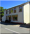 Castle Lodge and Natee Thong Thai Restaurant, Pontywaun