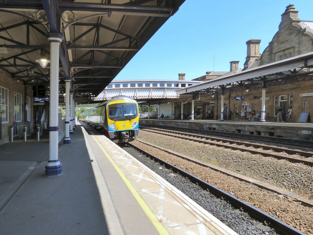 Dewsbury Station © Gerald England :: Geograph Britain and Ireland