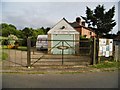 Cottage and garage in Woodgreen