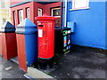 SM9005 : King George V pillarbox, Great North Road, Milford Haven by Jaggery