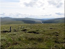 NC3814 : Fenceline on the slopes of Leathad Dall nan Cliabh by John Ferguson