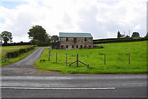 H3873 : Stone walled barn, Cloghog Upper by Kenneth  Allen