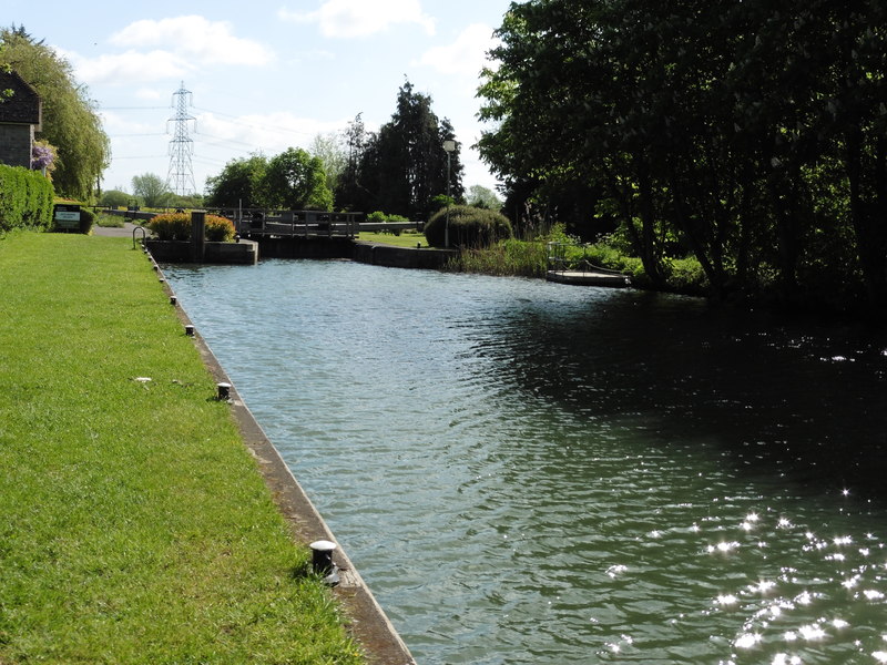 The Thames Path National Trail near... © Dave Kelly :: Geograph Britain ...