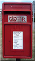NZ3163 : Close up, Elizabeth II postbox on Campbell Park Road, Hebburn by JThomas