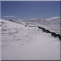 NT2265 : Snow behind a dyke by Richard Webb