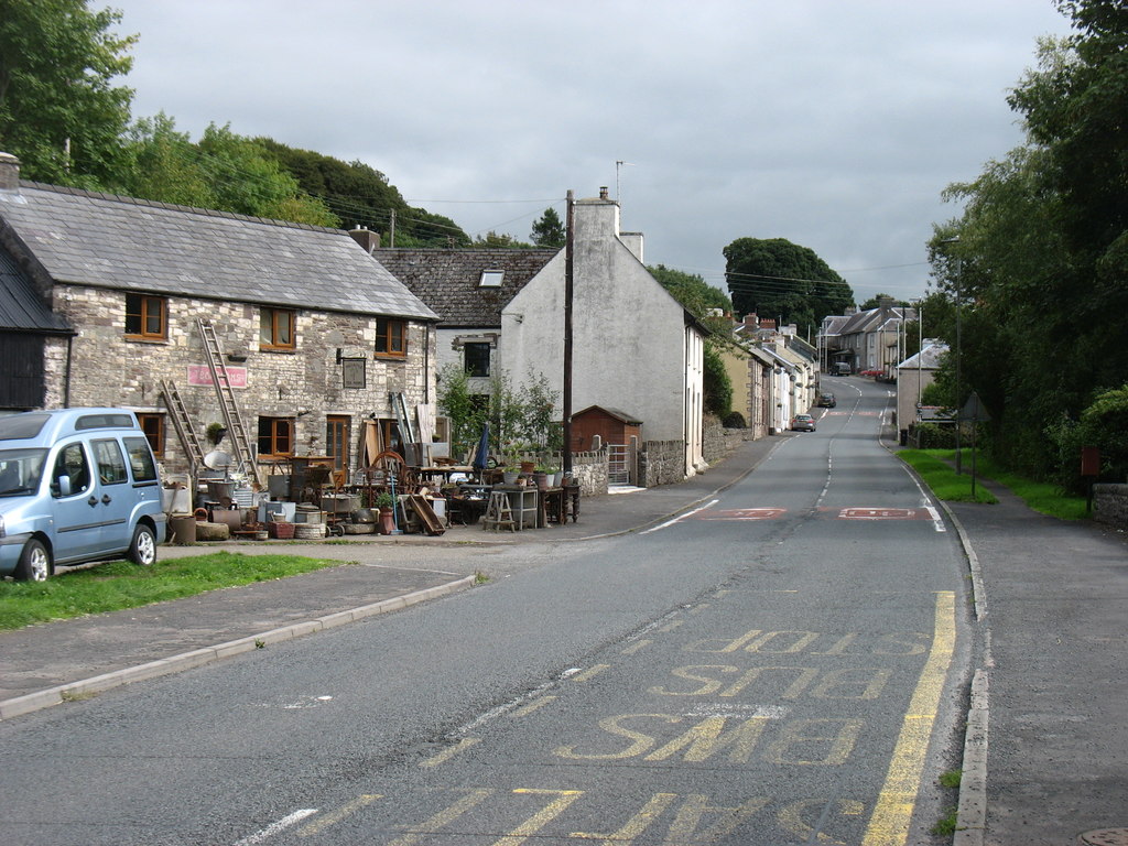 The A40 in Trecastle © David Purchase :: Geograph Britain and Ireland