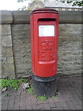 SD6922 : Elizabeth II postbox on Duckworth Street, Darwen by JThomas