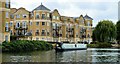 Narrowboat Willowbrook passes Fry