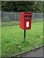 SD8406 : Elizabeth II postbox on Heywood Old Road, Bowlee by JThomas