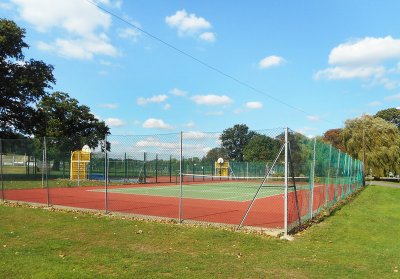 Tennis Court in Oak Hill Park © Des Blenkinsopp :: Geograph Britain and