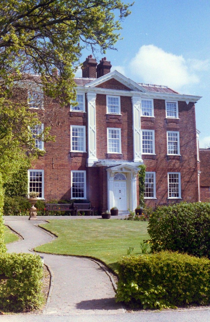 Pinner House © Carl Grove Geograph Britain and Ireland