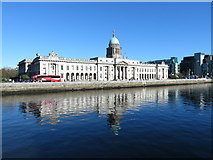 O1634 : The Custom House and River Liffey by Gareth James