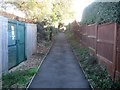 Holland-on-Sea: Footpath between Frinton Road and Slade Road