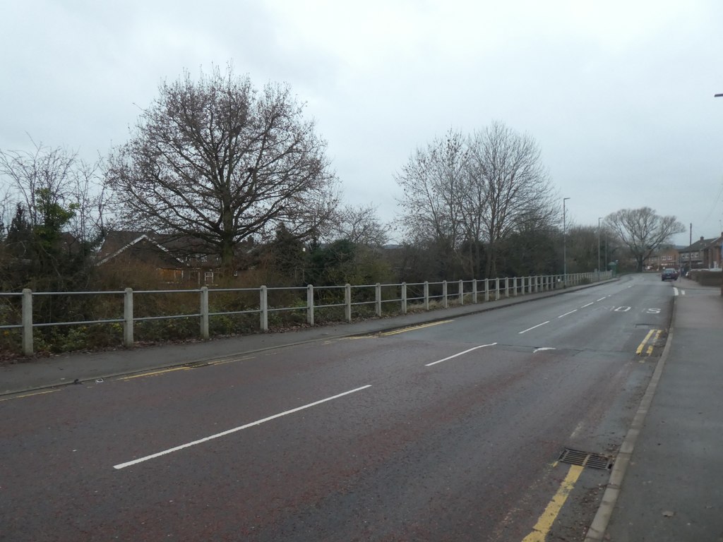 Valley Road and railings by the stream © David Smith Geograph